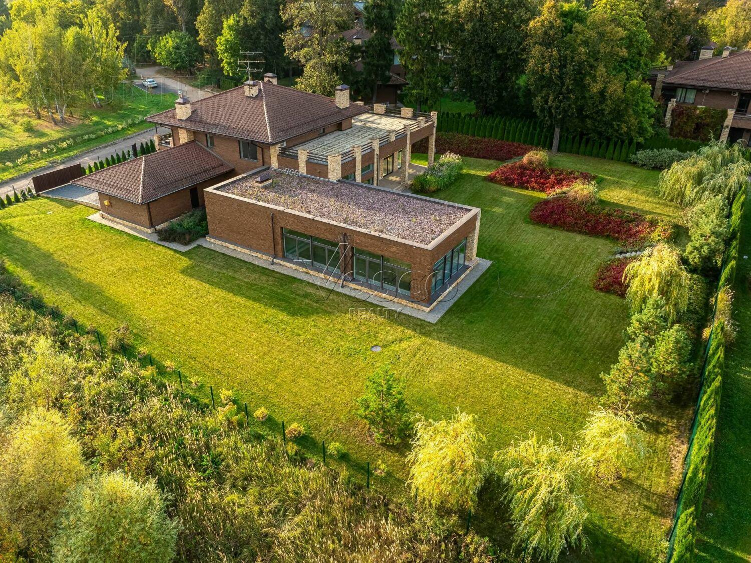 2-этажный коттедж 735 м² без отделки