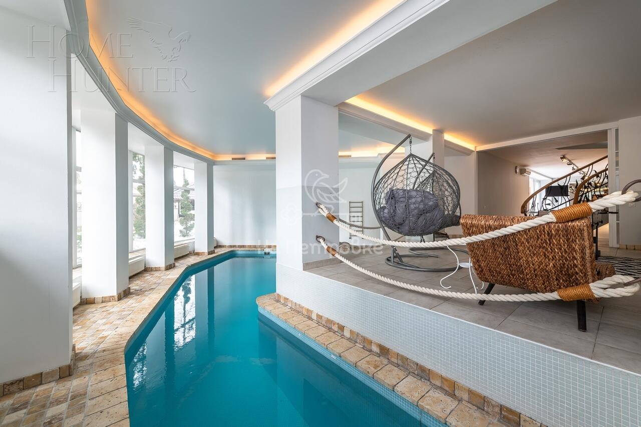 3-этажный коттедж 1 100 м² с отделкой