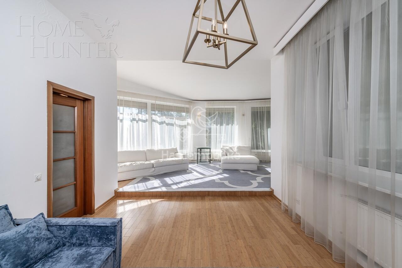 3-этажный коттедж 1 100 м² с отделкой