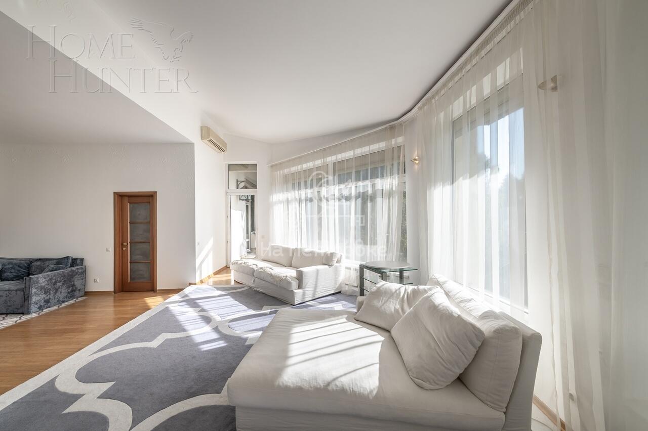 3-этажный коттедж 1 100 м² с отделкой