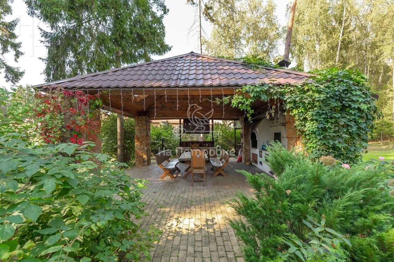 3-этажный коттедж 1 100 м² с отделкой