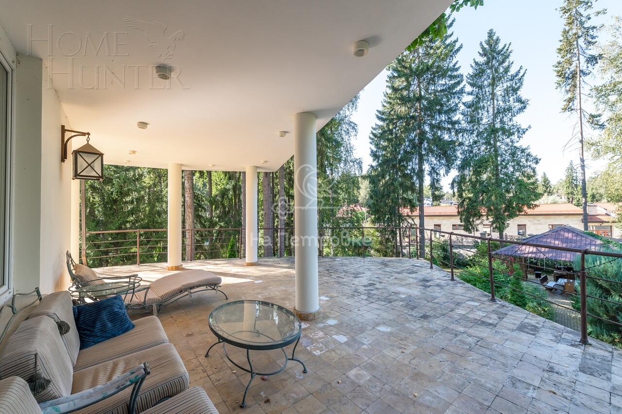 3-этажный коттедж 1 100 м² с отделкой