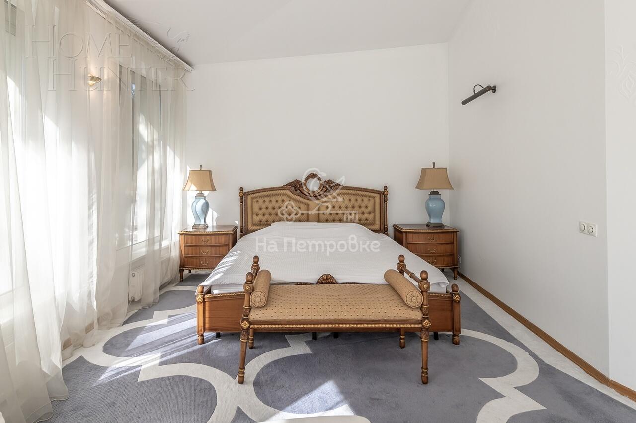 3-этажный коттедж 1 100 м² с отделкой