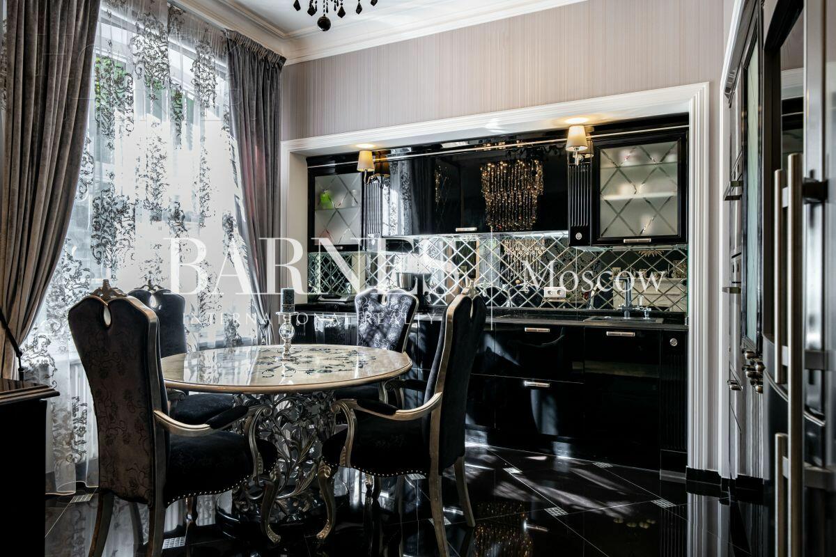 3-этажный таунхаус 293 м² с отделкой