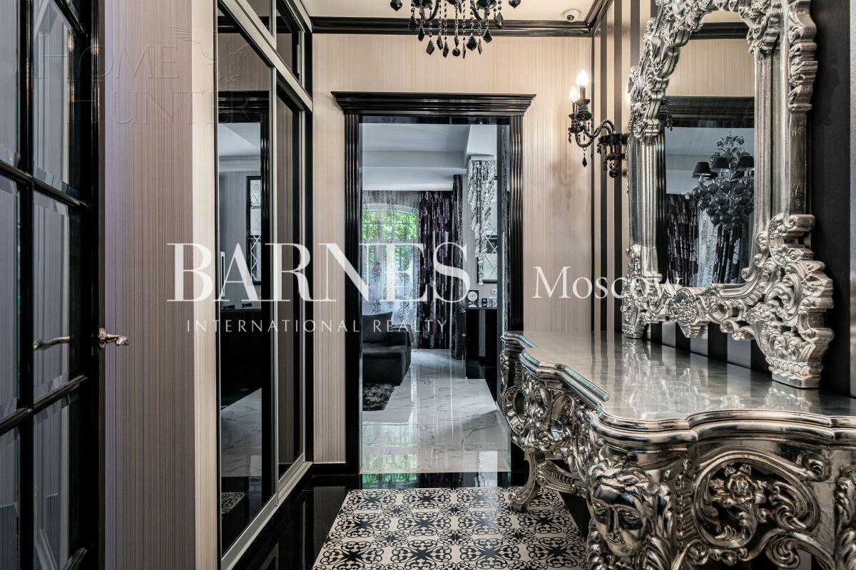 3-этажный таунхаус 293 м² с отделкой