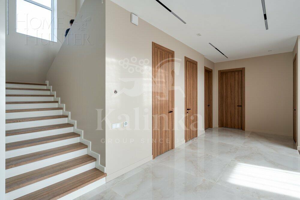 2-этажный коттедж 295 м² с отделкой