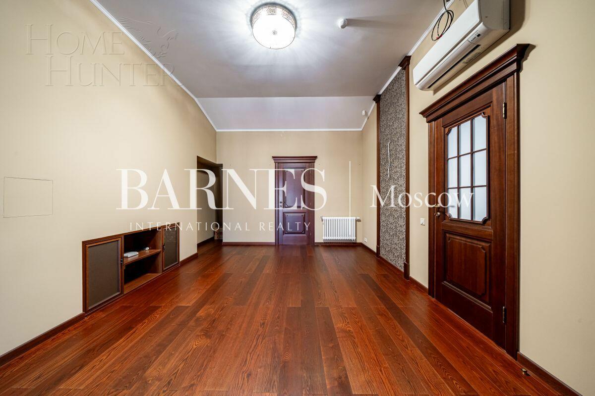 3-этажный таунхаус 293 м² с отделкой