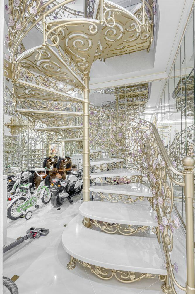 2-УРОВНЕВАЯ КВАРТИРА С ОТДЕЛКОЙ 721 М² НА 15 ЭТАЖЕ