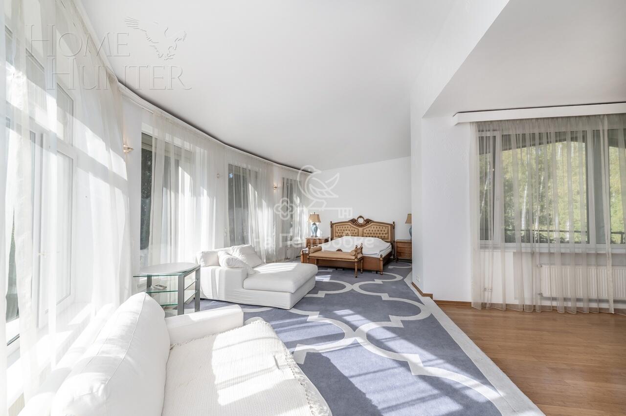 3-этажный коттедж 1 100 м² с отделкой