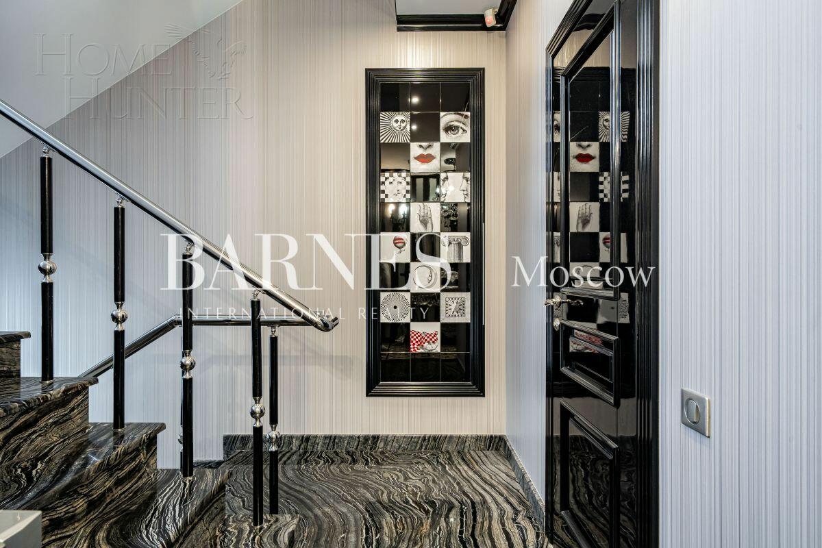 3-этажный таунхаус 293 м² с отделкой