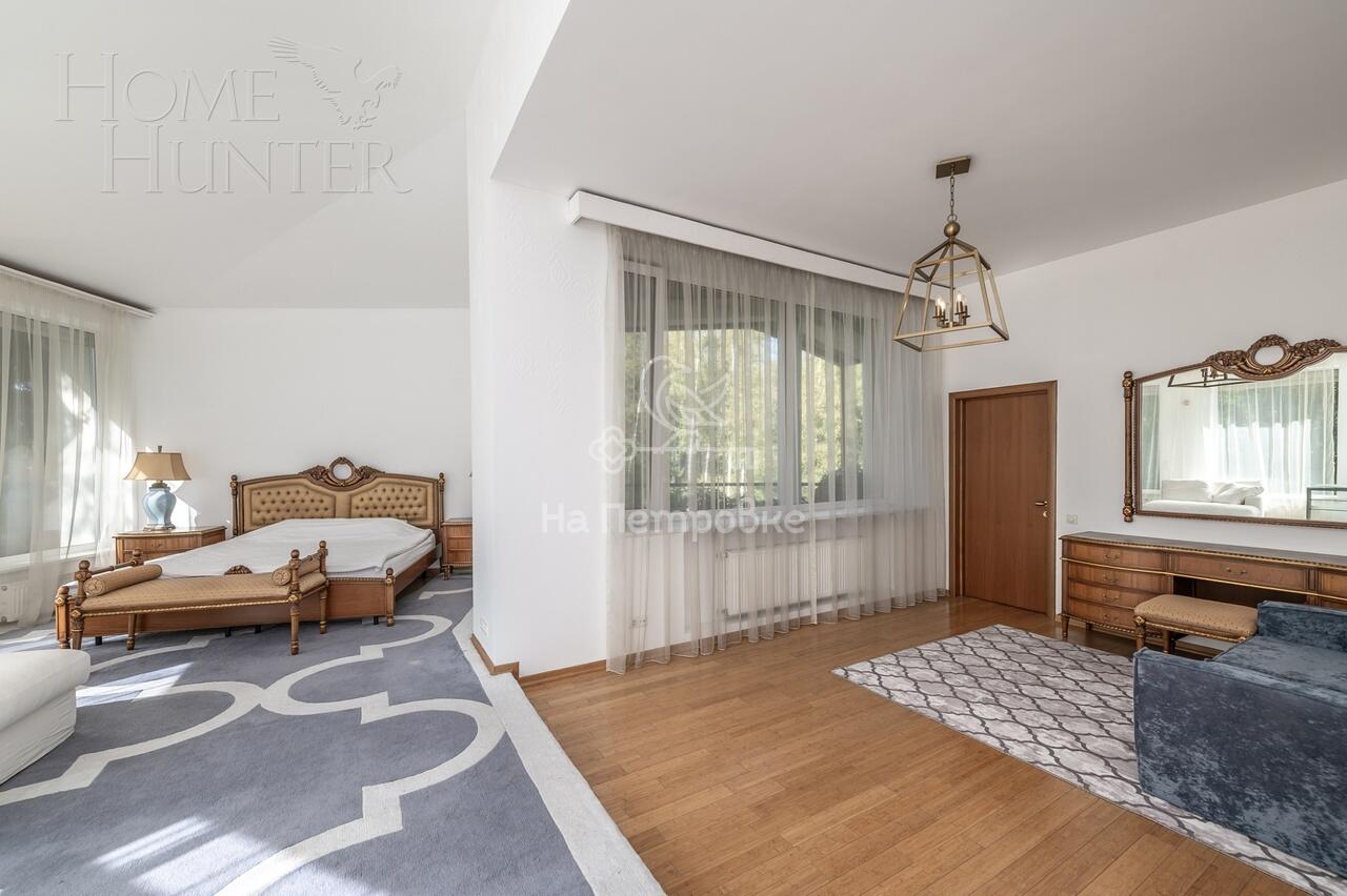 3-этажный коттедж 1 100 м² с отделкой