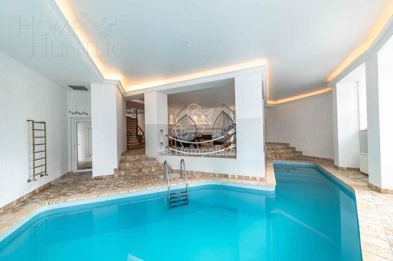 3-этажный коттедж 1 100 м² с отделкой