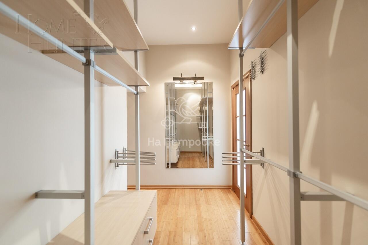 3-этажный коттедж 1 100 м² с отделкой