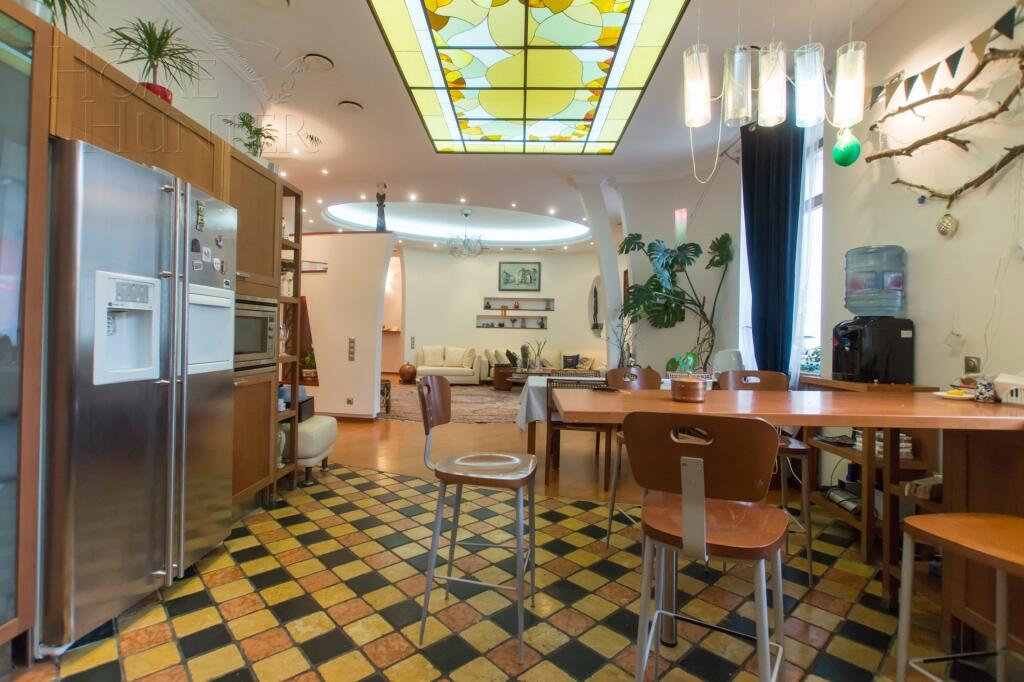 4-КОМН. КВАРТИРА С ОТДЕЛКОЙ 215 М² НА 3 ЭТАЖЕ