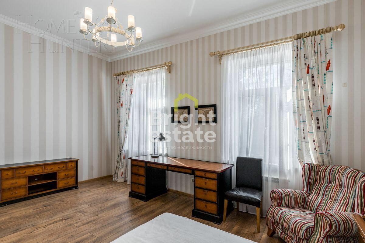 3-УРОВНЕВЫЙ ТАУНХАУС С ОТДЕЛКОЙ 264.9 М² НА 1 ЭТАЖЕ