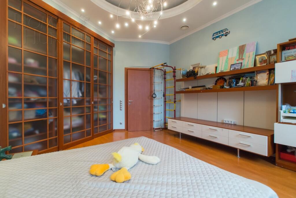 4-КОМН. КВАРТИРА С ОТДЕЛКОЙ 215 М² НА 3 ЭТАЖЕ