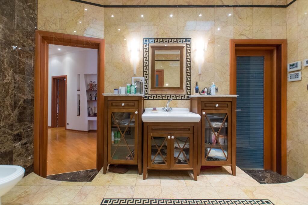 4-КОМН. КВАРТИРА С ОТДЕЛКОЙ 215 М² НА 3 ЭТАЖЕ