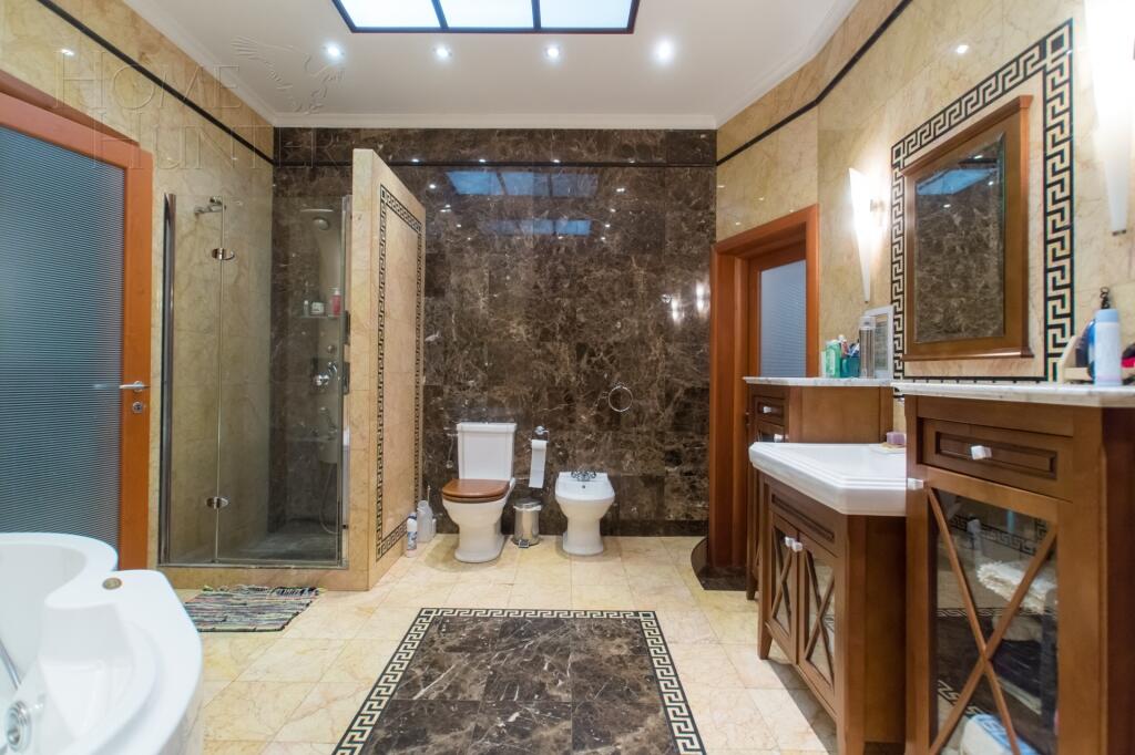 4-КОМН. КВАРТИРА С ОТДЕЛКОЙ 215 М² НА 3 ЭТАЖЕ