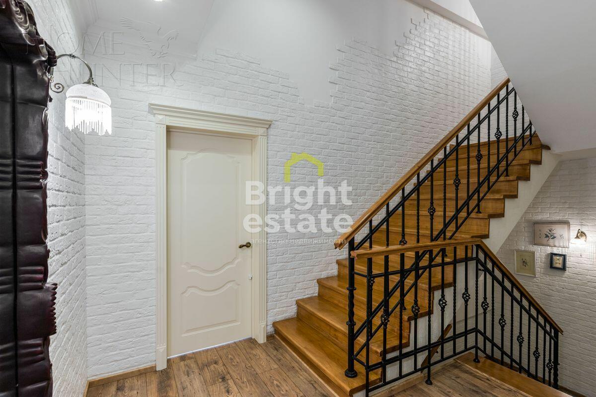 3-УРОВНЕВЫЙ ТАУНХАУС С ОТДЕЛКОЙ 264.9 М² НА 1 ЭТАЖЕ