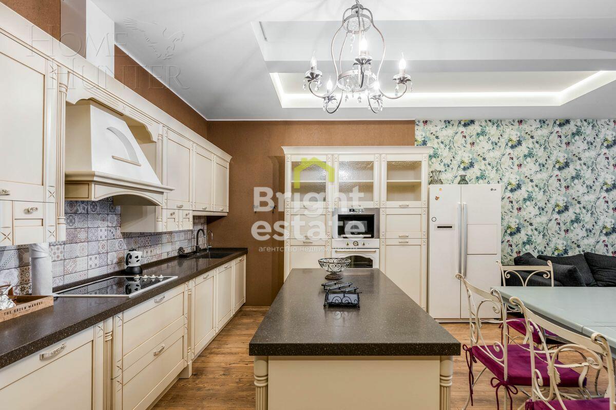 3-УРОВНЕВЫЙ ТАУНХАУС С ОТДЕЛКОЙ 264.9 М² НА 1 ЭТАЖЕ