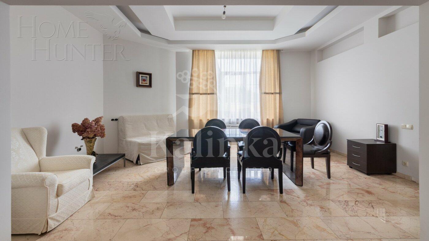 2-этажный коттедж 1 000 м² с отделкой