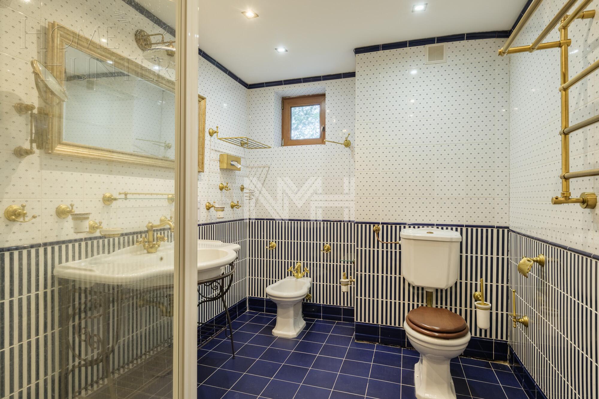 3-этажный коттедж 550 м² с отделкой