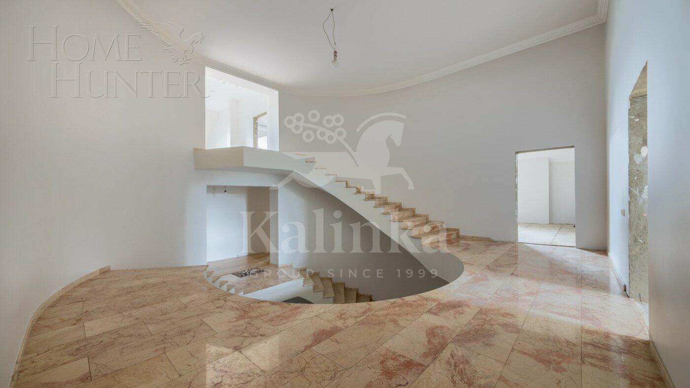 2-этажный коттедж 1 000 м² с отделкой