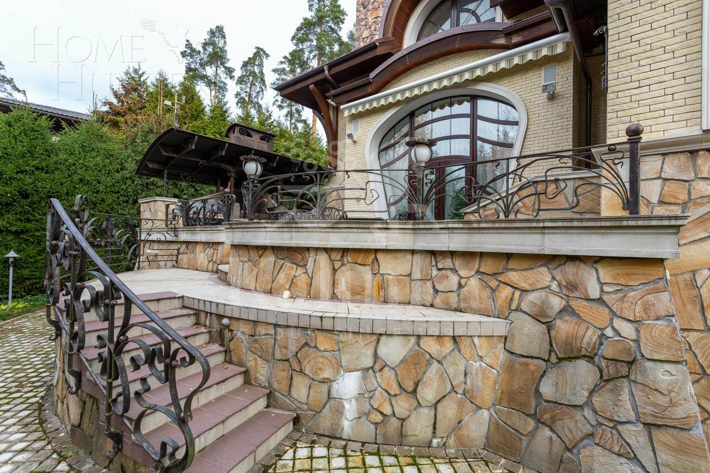 2-этажный коттедж 880 м² с отделкой