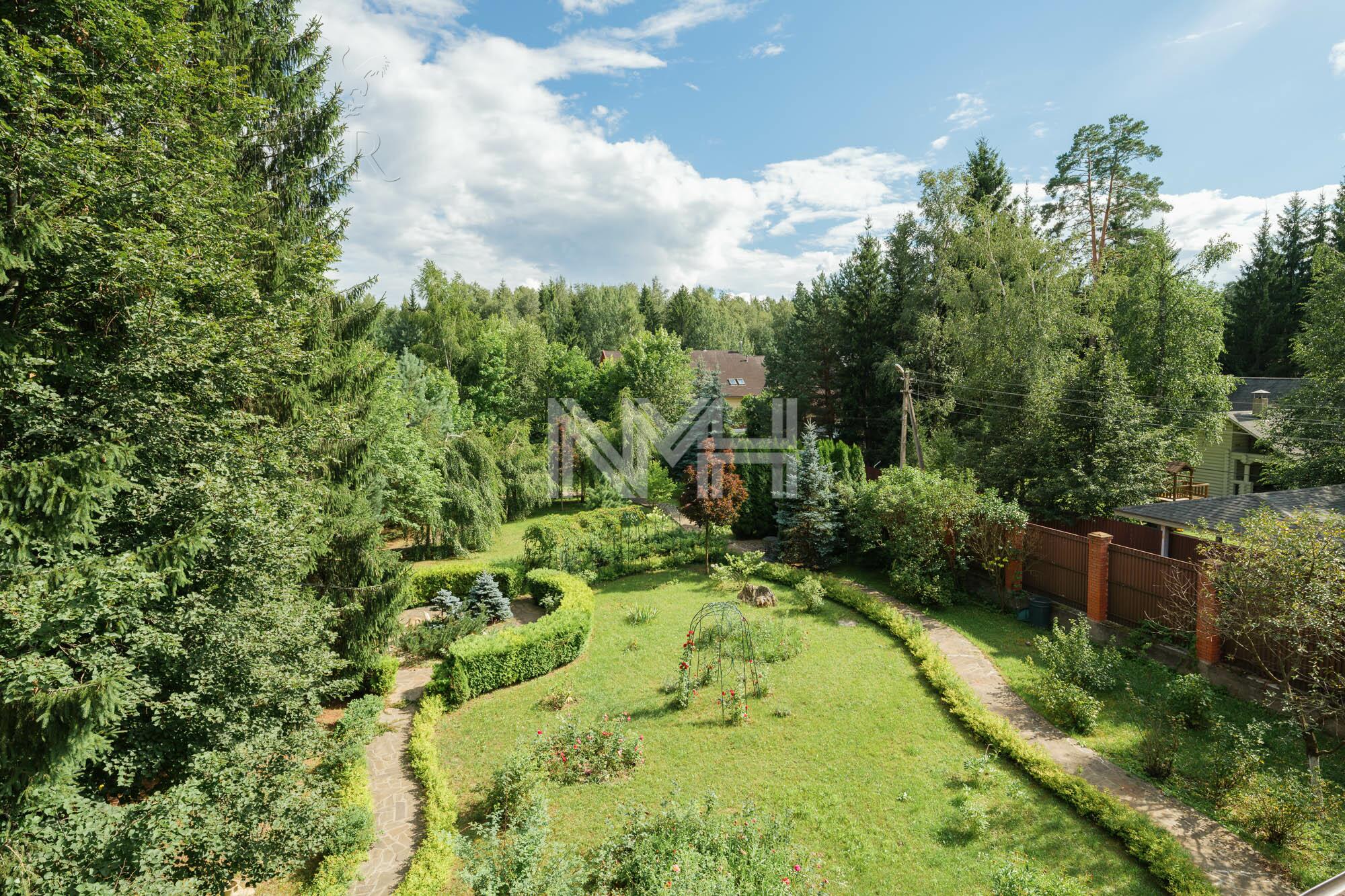 3-этажный коттедж 550 м² с отделкой