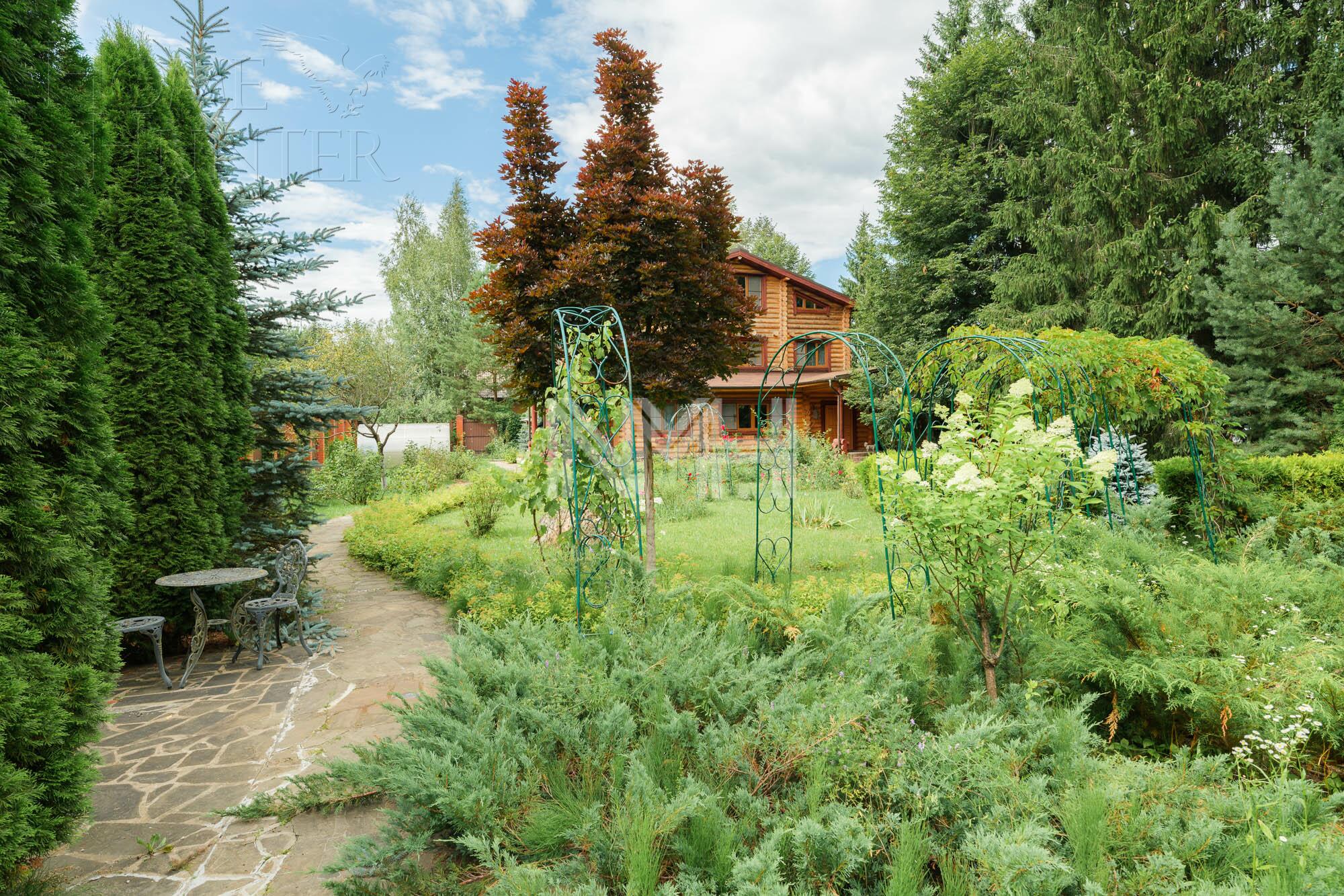 3-этажный коттедж 550 м² с отделкой