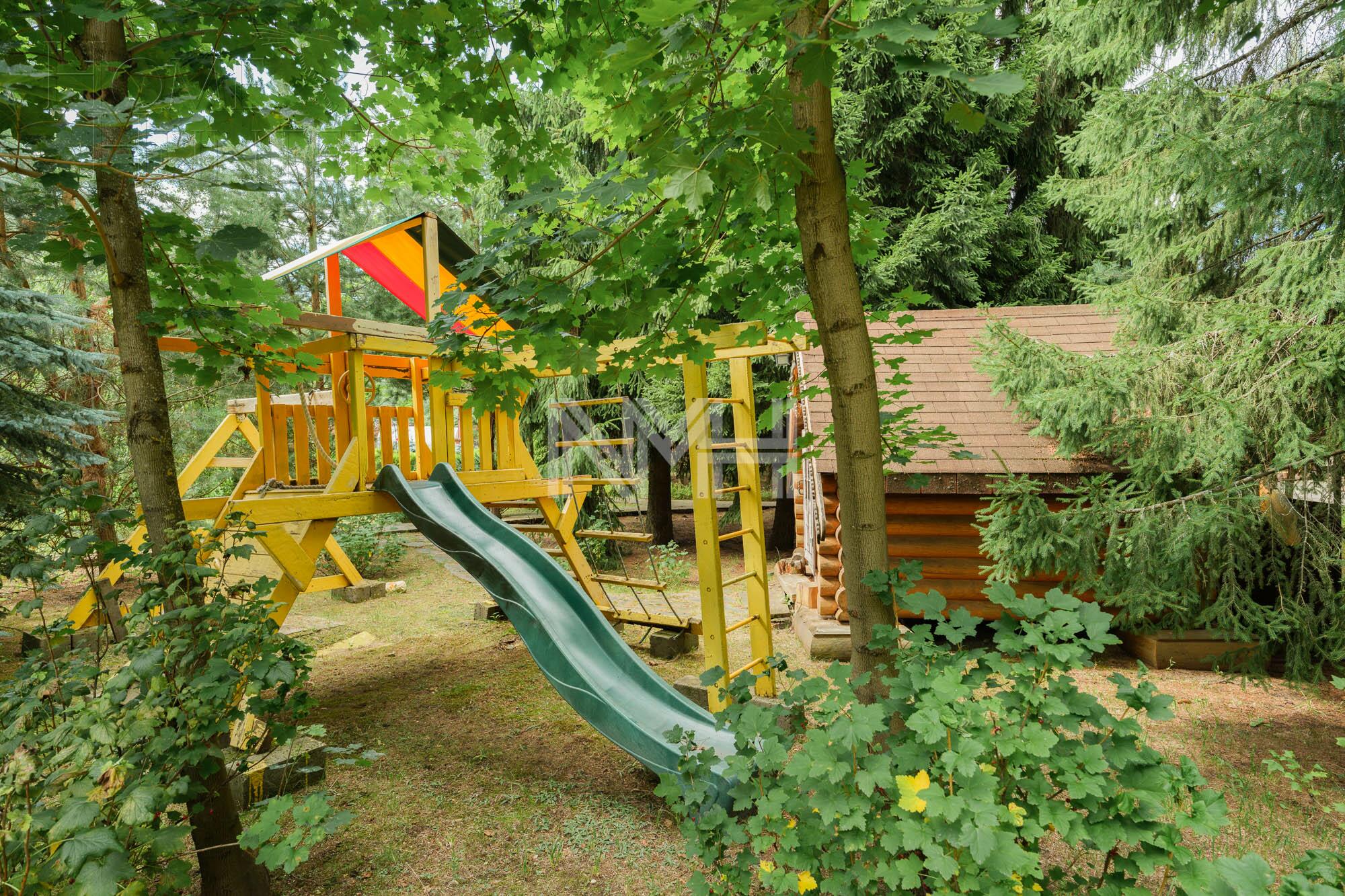 3-этажный коттедж 550 м² с отделкой