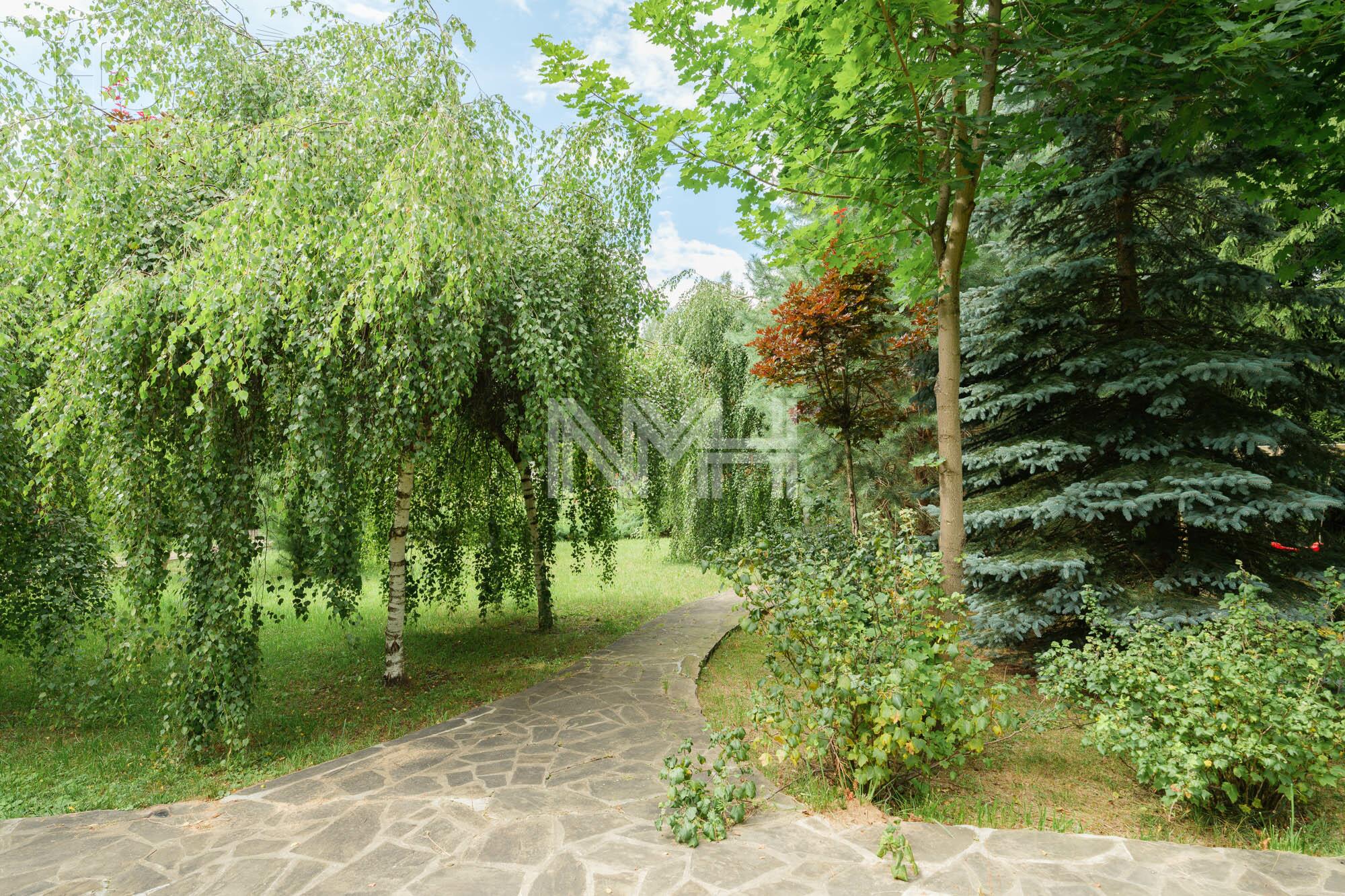 3-этажный коттедж 550 м² с отделкой