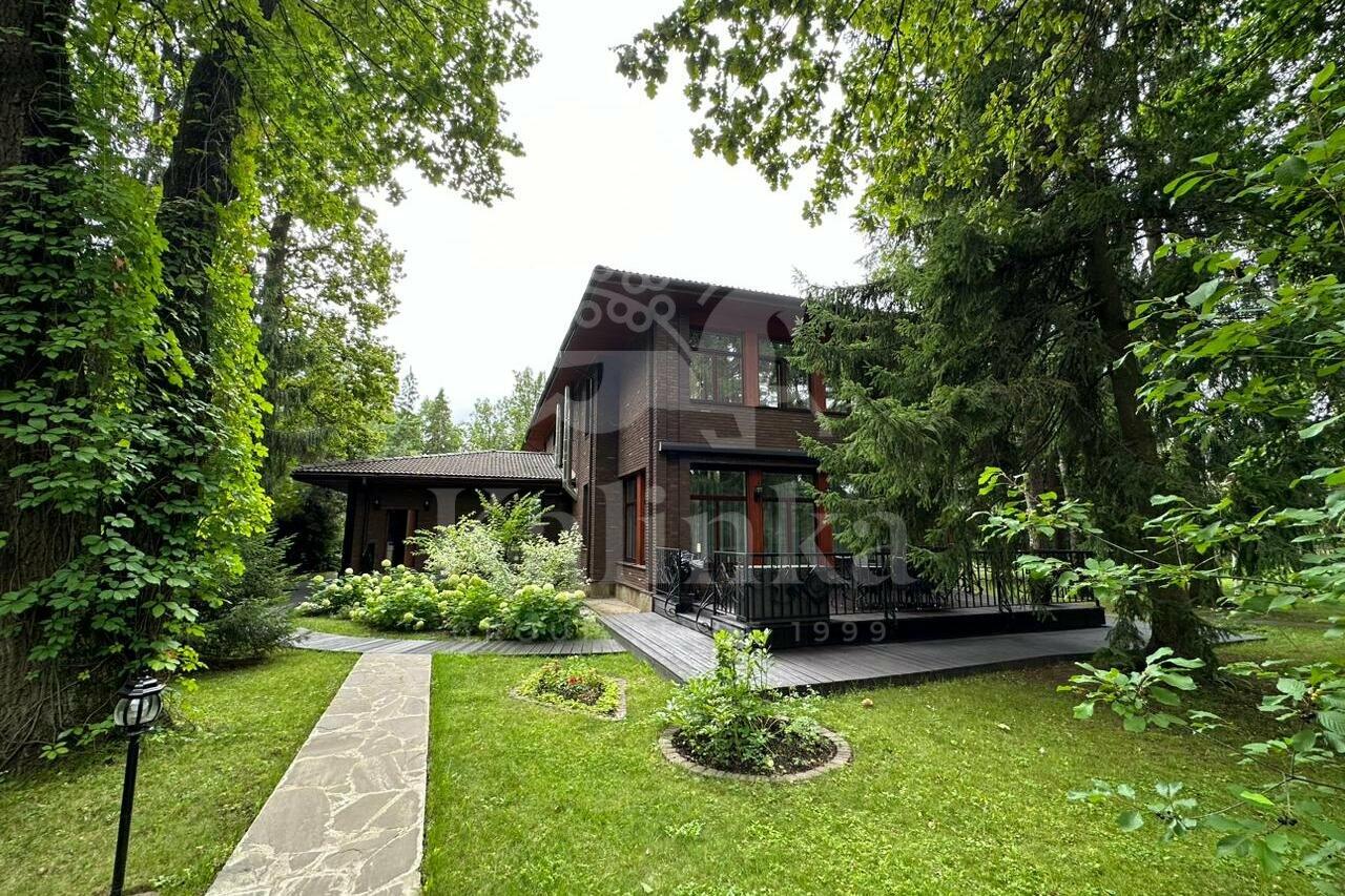 2-этажный коттедж 650 м² с отделкой