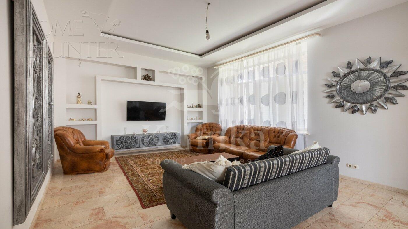 2-этажный коттедж 1 000 м² с отделкой