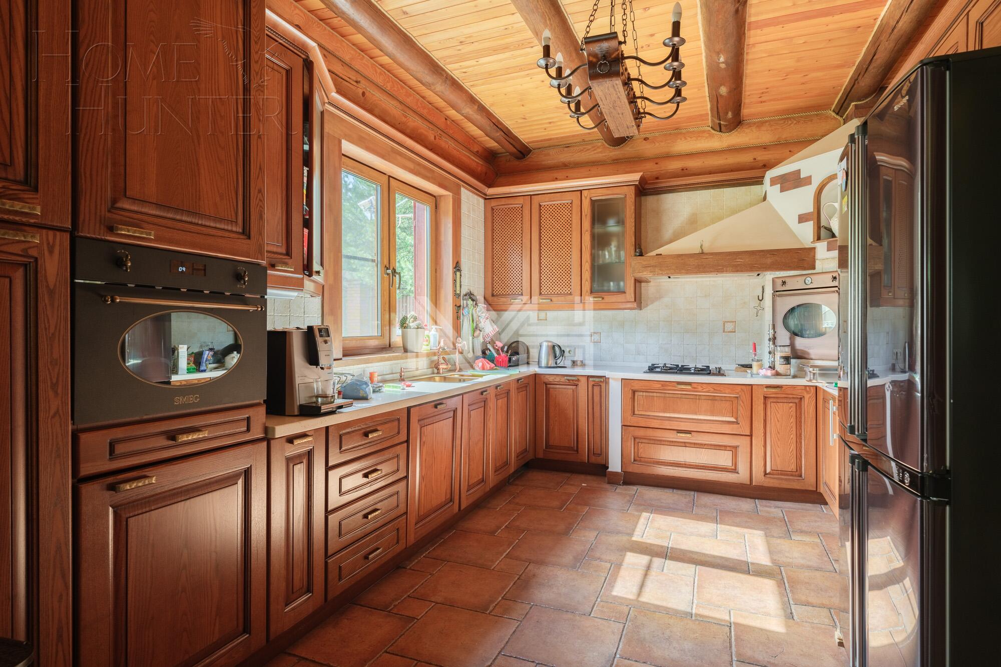 3-этажный коттедж 550 м² с отделкой