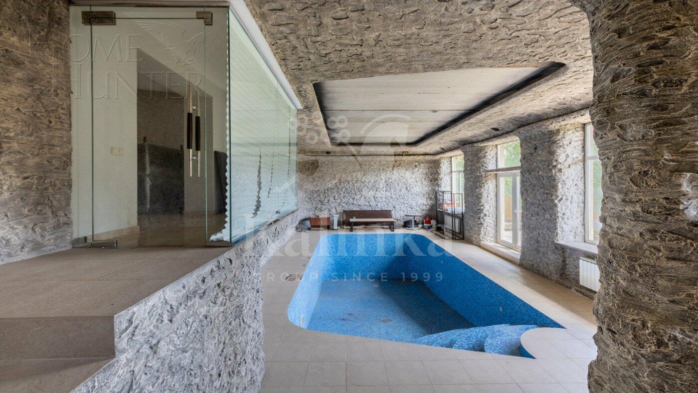 2-этажный коттедж 1 000 м² с отделкой