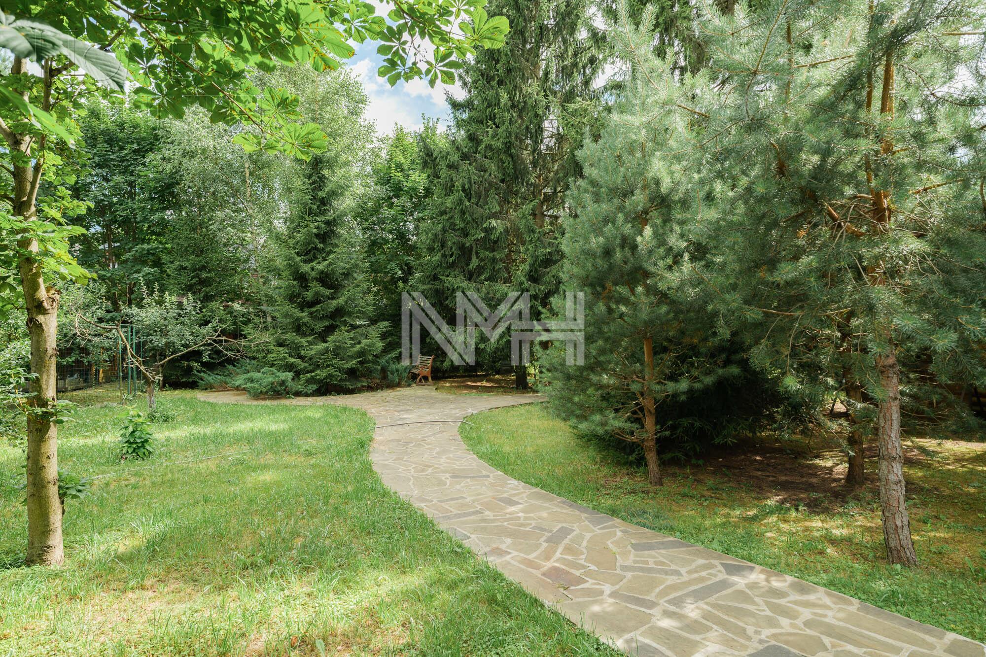 3-этажный коттедж 550 м² с отделкой