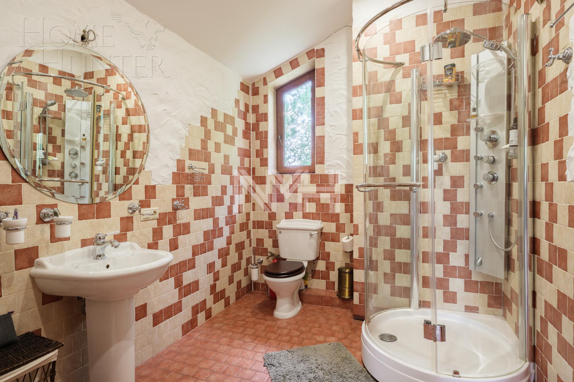 3-этажный коттедж 550 м² с отделкой