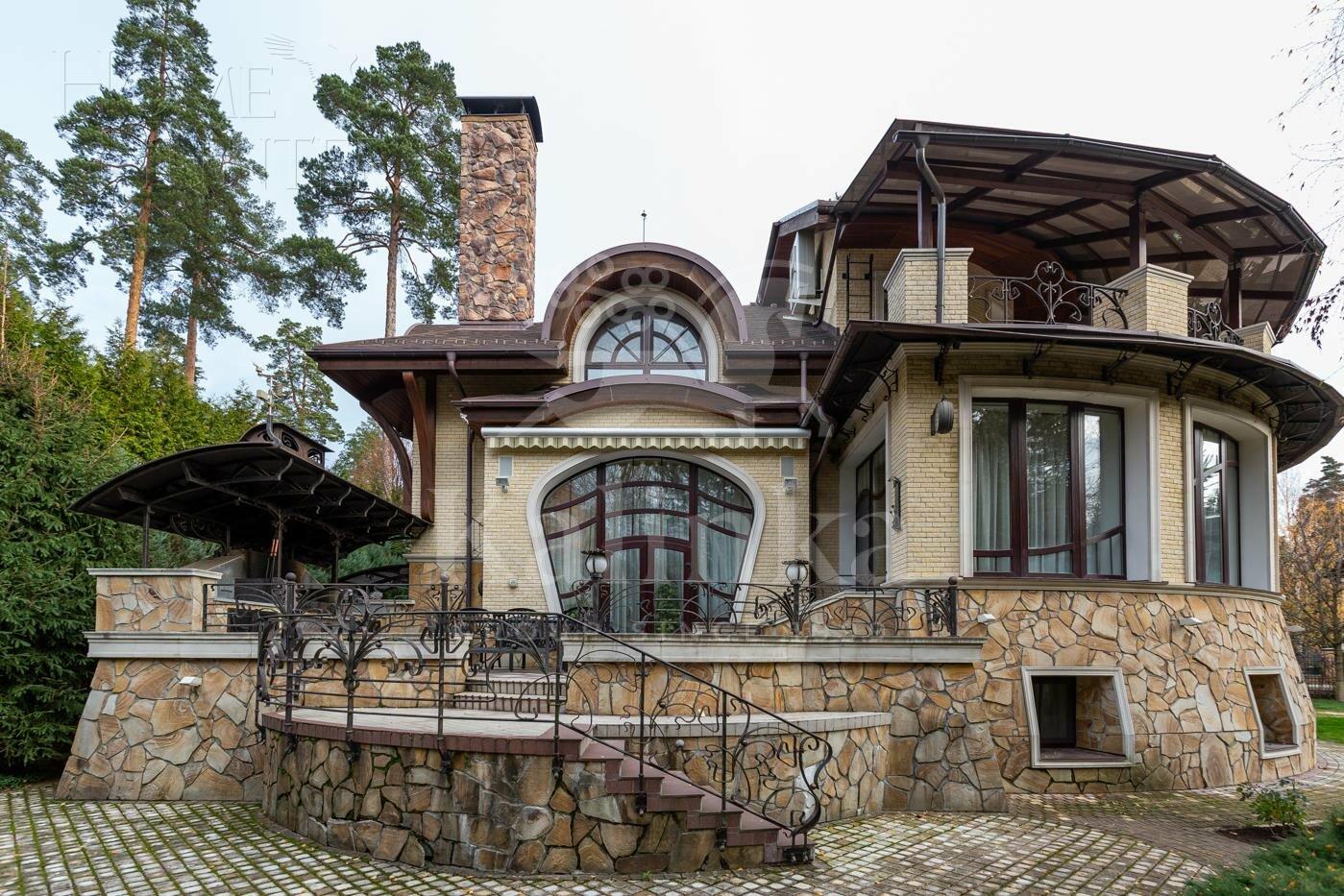 2-этажный коттедж 880 м² с отделкой