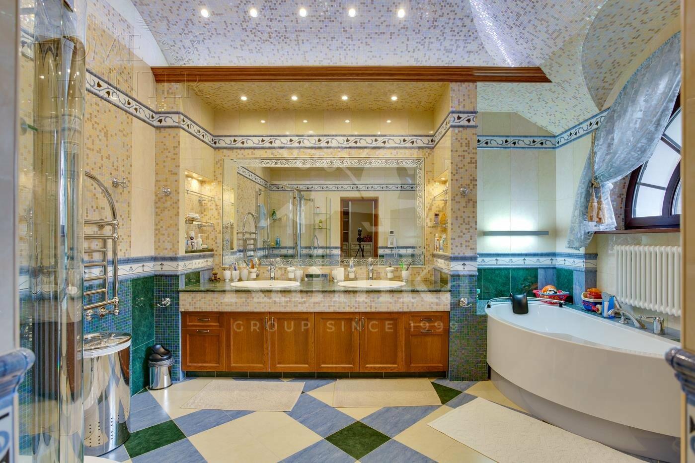 2-этажный коттедж 880 м² с отделкой