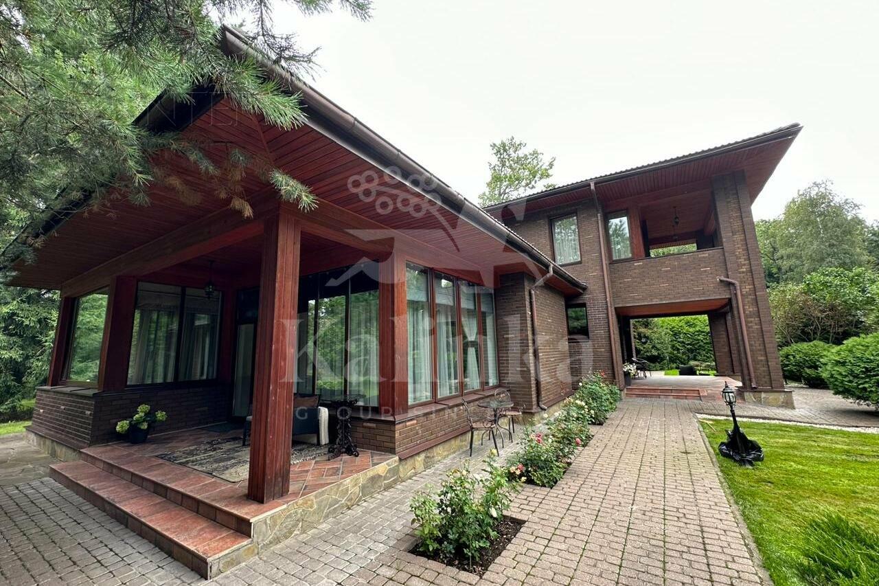 2-этажный коттедж 650 м² с отделкой