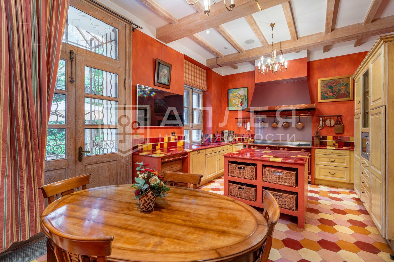 2-этажный коттедж 1 018 м² с отделкой