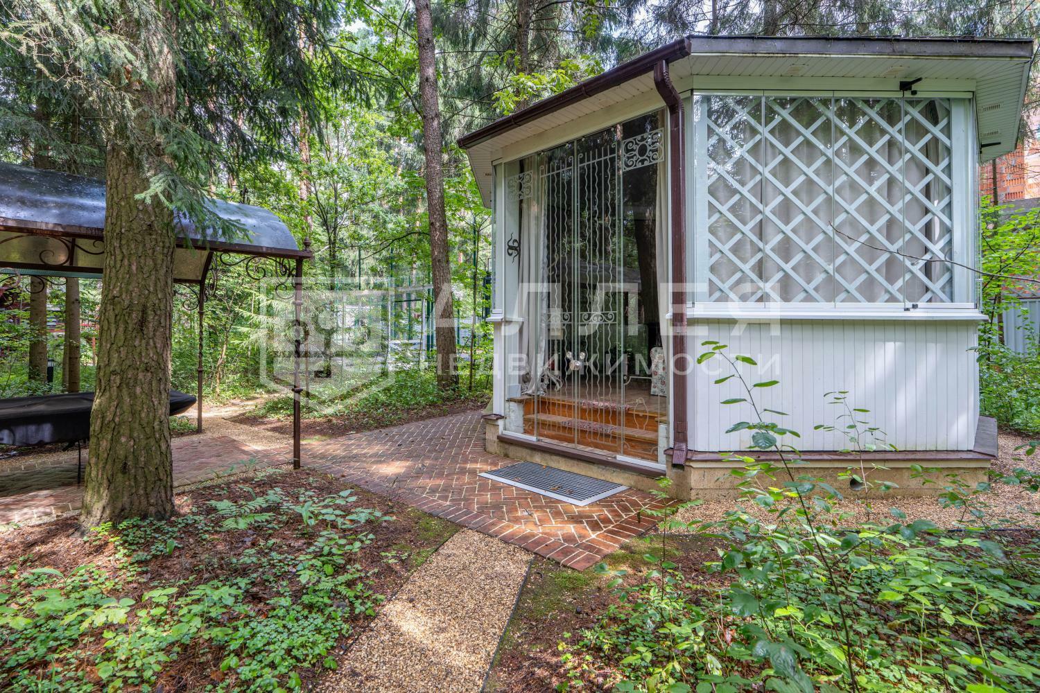 2-этажный коттедж 1 018 м² с отделкой