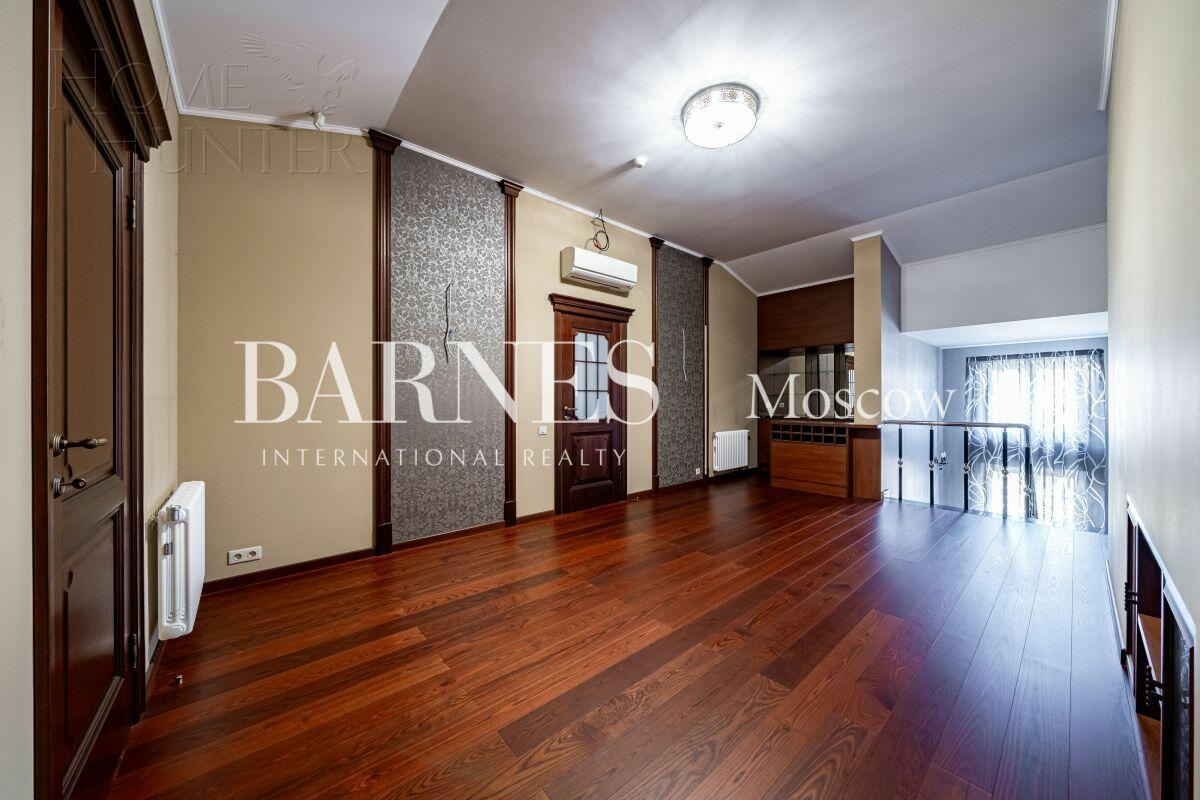 3-этажный таунхаус 293 м² с отделкой