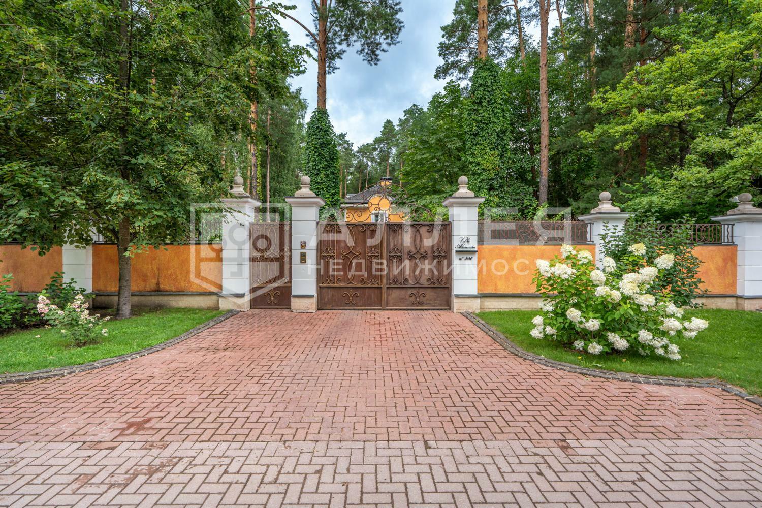 2-этажный коттедж 1 018 м² с отделкой