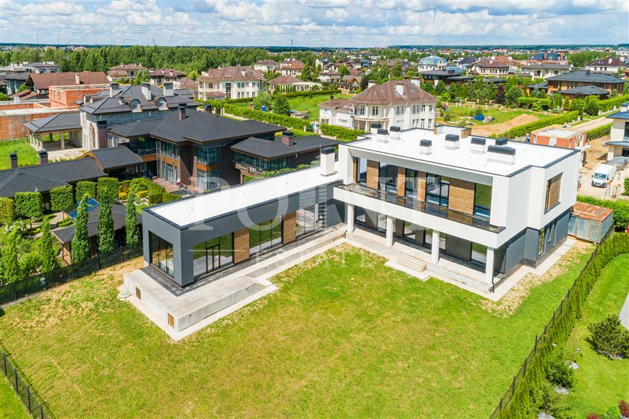 2-этажный коттедж 1 200 м² без отделки