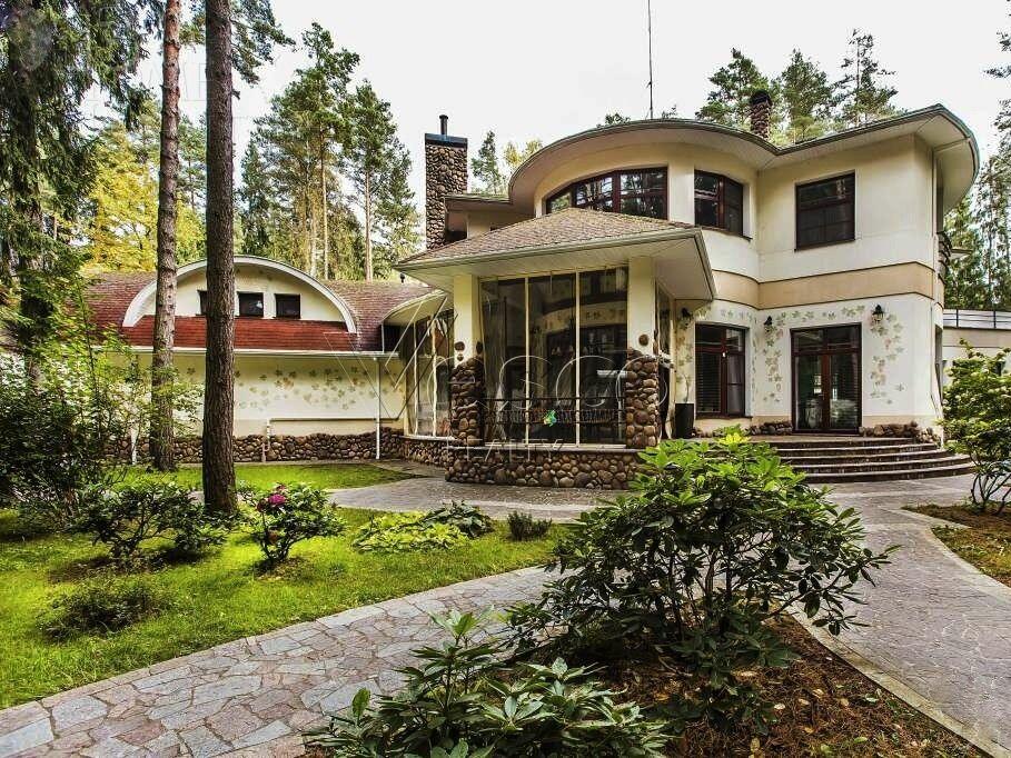 2-этажный коттедж 850 м² с отделкой