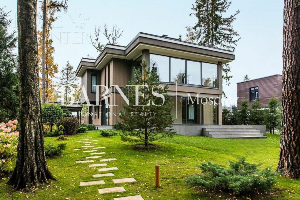 2-этажный коттедж 320 м² с отделкой