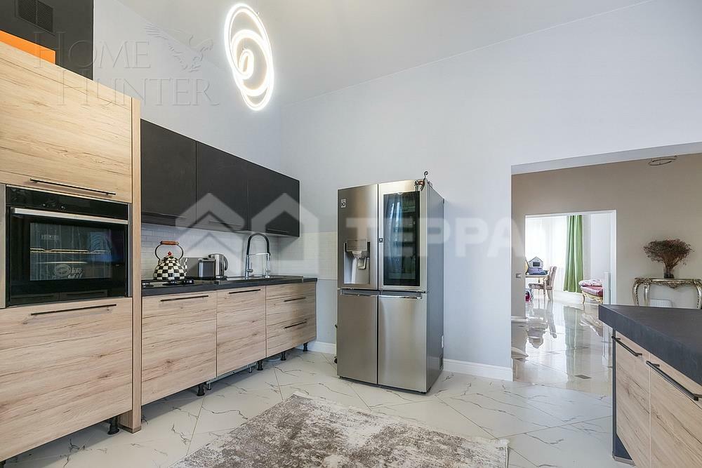 3-этажный коттедж 372 м² с отделкой