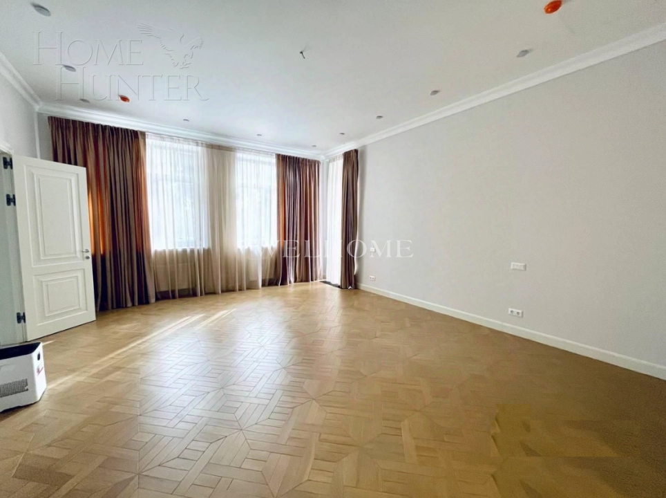3-этажный коттедж 1 440 м² с отделкой